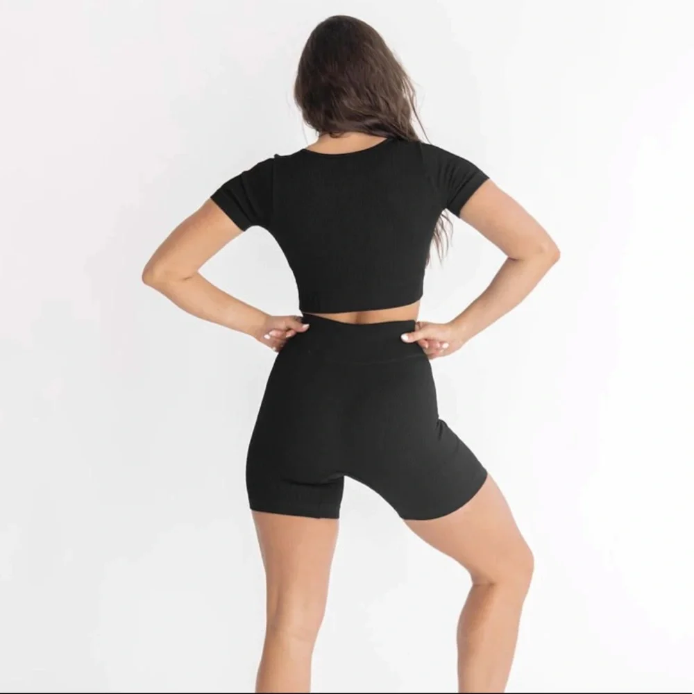 BLUE Astoria Quarter-Sleeve Crop Top - Picture 3 of 5